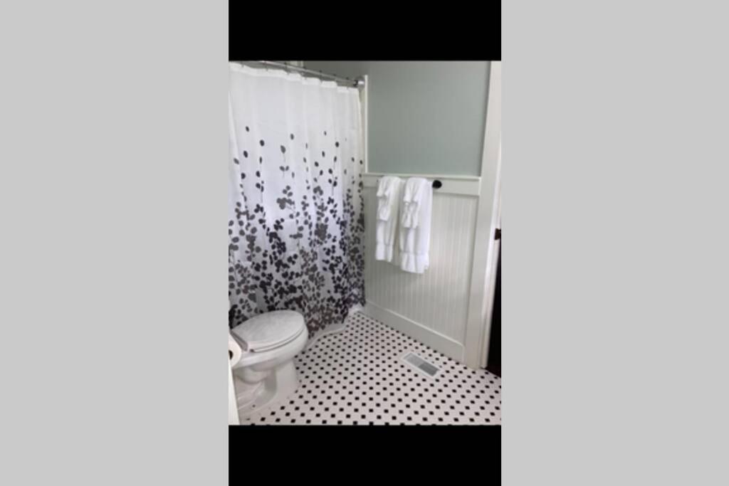 Tucked Away Newly Renovated 2 Bedroom/ 1 Bath Sleeps 8 Beaufort Exterior foto