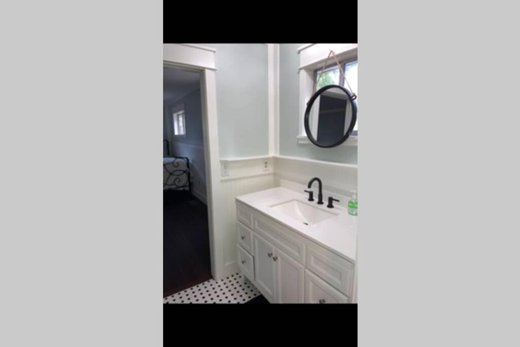 Tucked Away Newly Renovated 2 Bedroom/ 1 Bath Sleeps 8 Beaufort Exterior foto